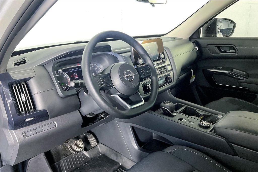 2025 Nissan Pathfinder S