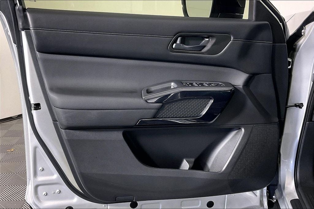 2025 Nissan Pathfinder S