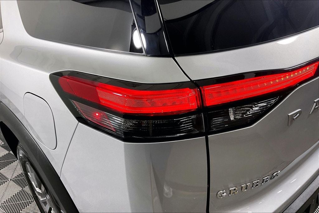 2025 Nissan Pathfinder S