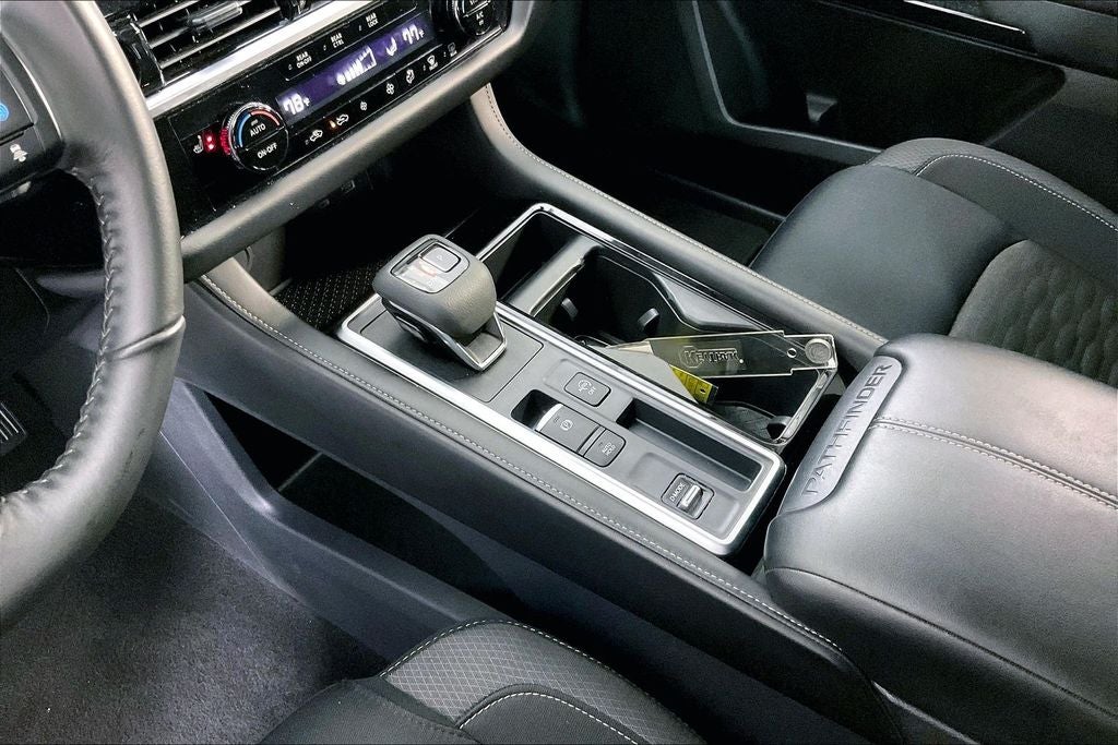 2024 Nissan Pathfinder SV