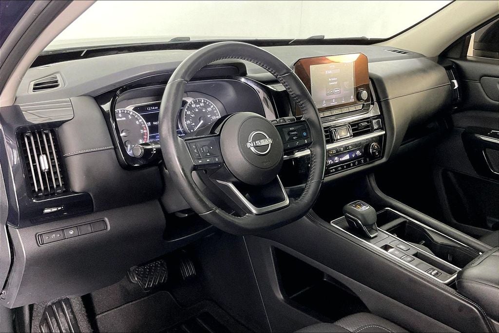 2022 Nissan Pathfinder SV