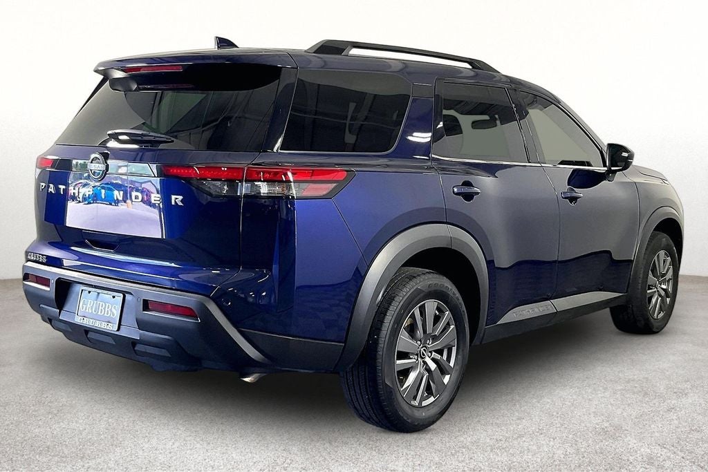 2025 Nissan Pathfinder SV