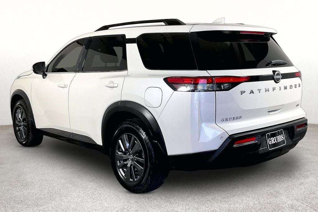 2022 Nissan Pathfinder SV