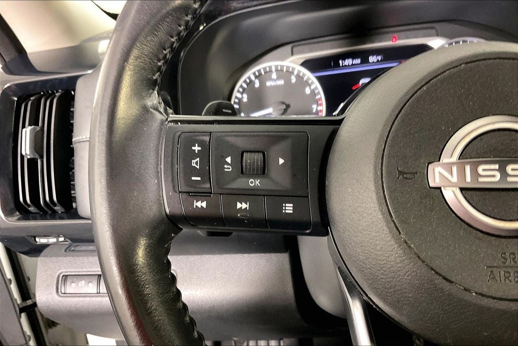 2022 Nissan Pathfinder SV