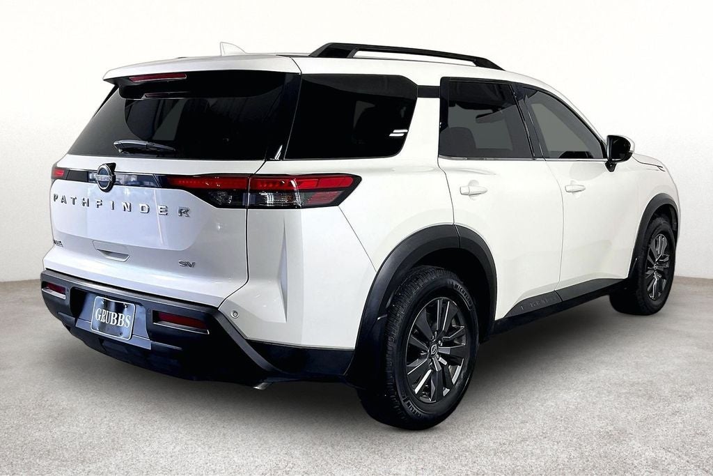 2022 Nissan Pathfinder SV