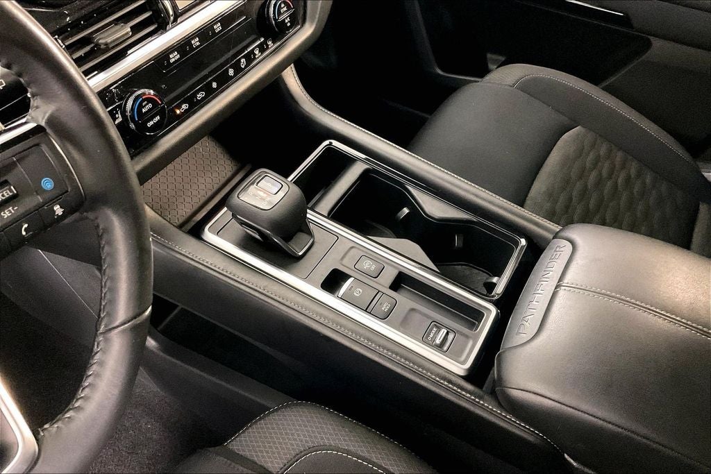 2022 Nissan Pathfinder SV