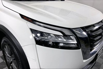 2022 Nissan Pathfinder SV