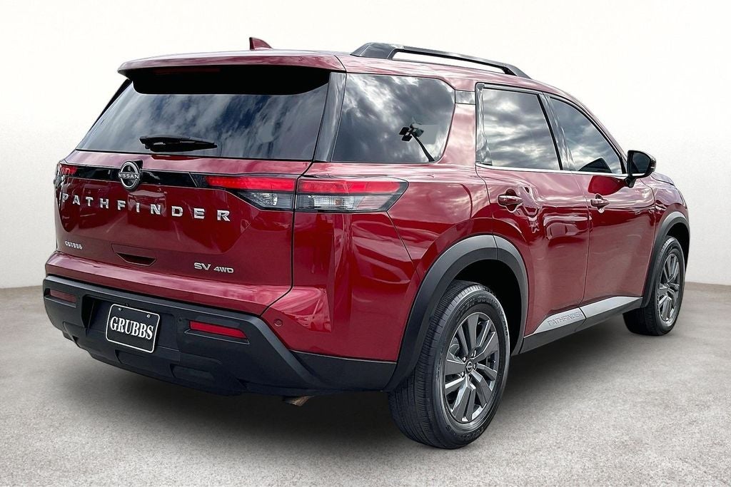 2022 Nissan Pathfinder SV