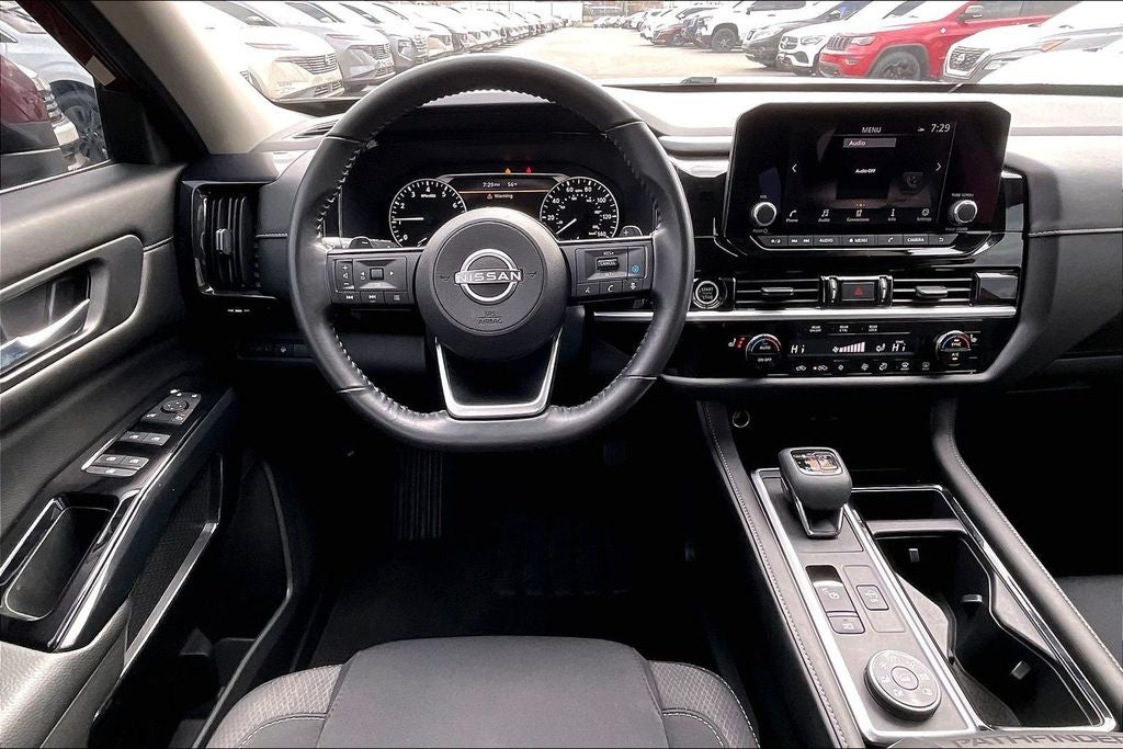 2022 Nissan Pathfinder SV