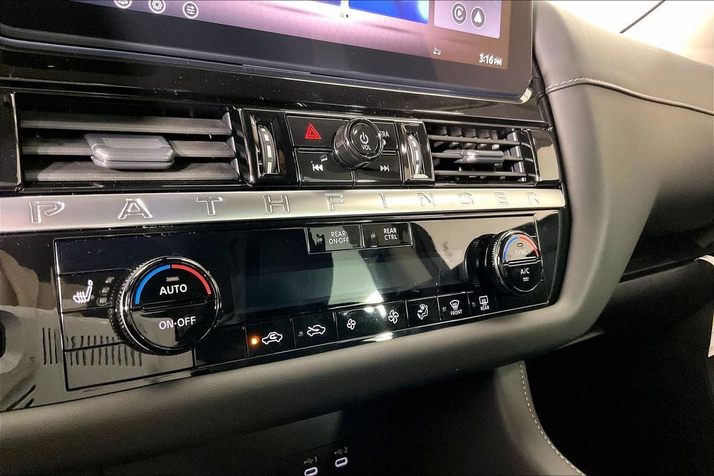 2026 Nissan Pathfinder SV