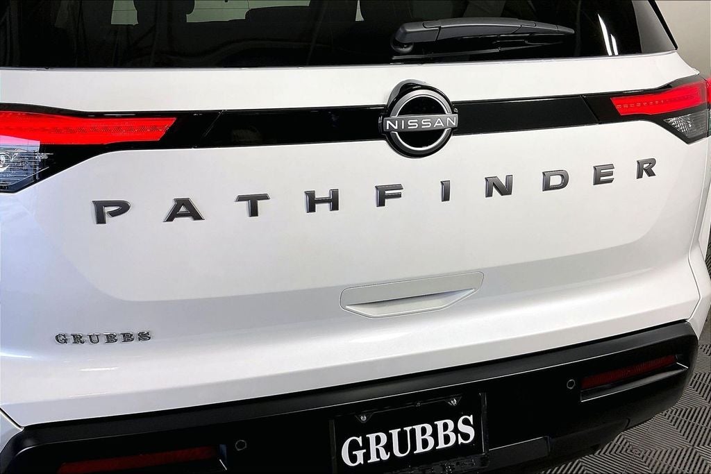 2026 Nissan Pathfinder SV