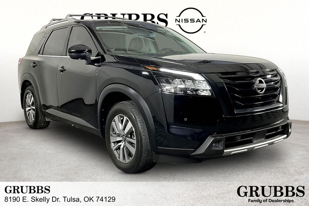 2023 Nissan Pathfinder SL