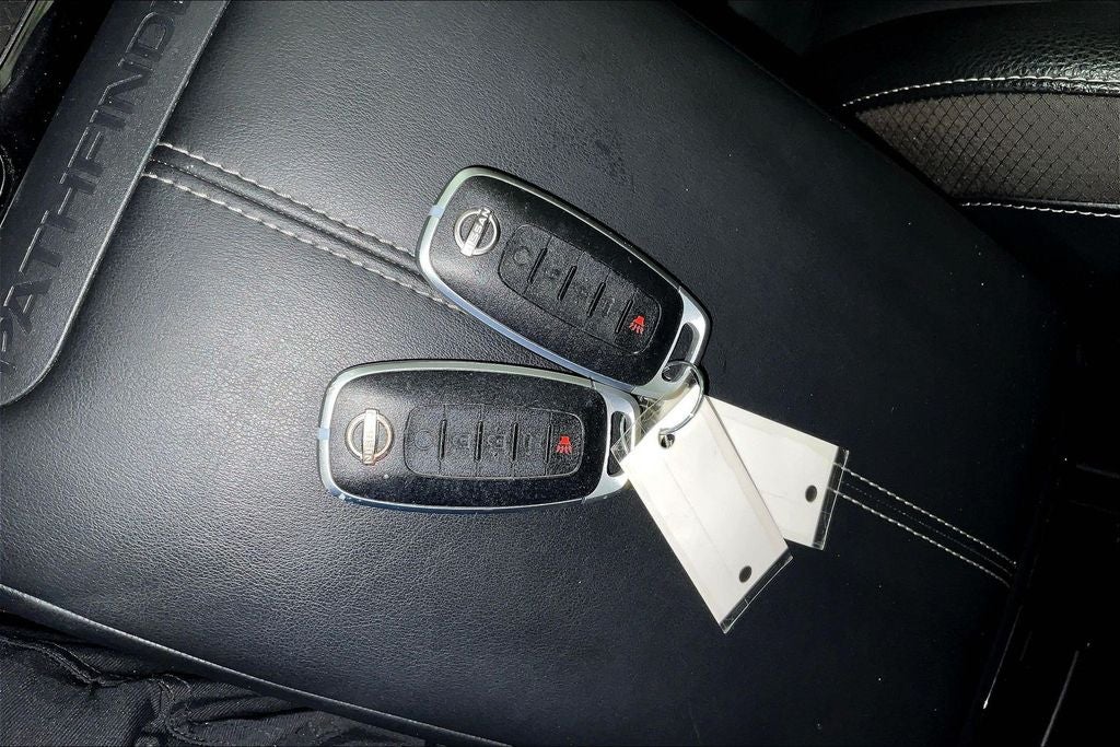 2023 Nissan Pathfinder SL