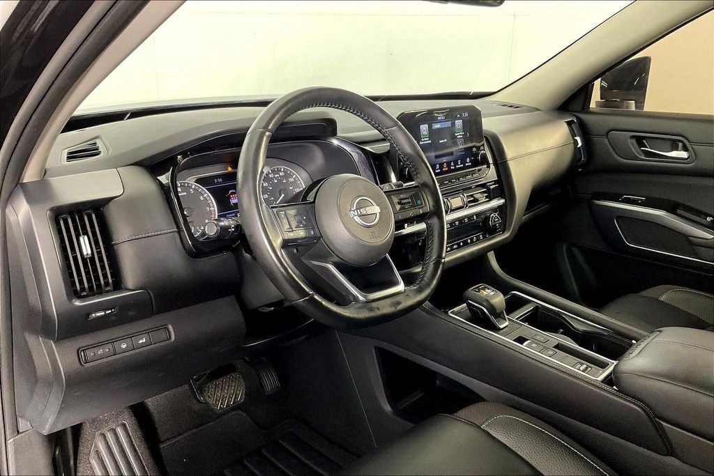 2023 Nissan Pathfinder SL