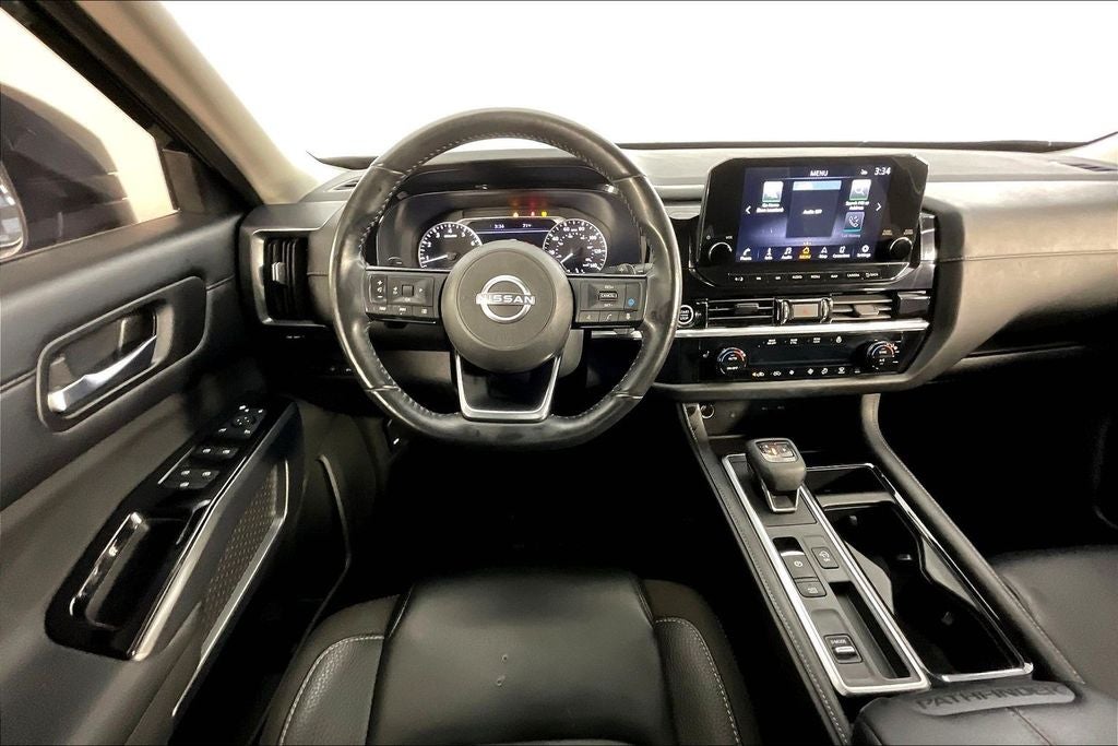 2023 Nissan Pathfinder SL