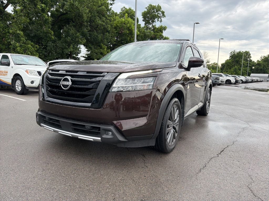 2022 Nissan Pathfinder SL