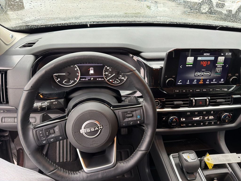 2022 Nissan Pathfinder SL