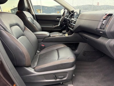 2022 Nissan Pathfinder SL