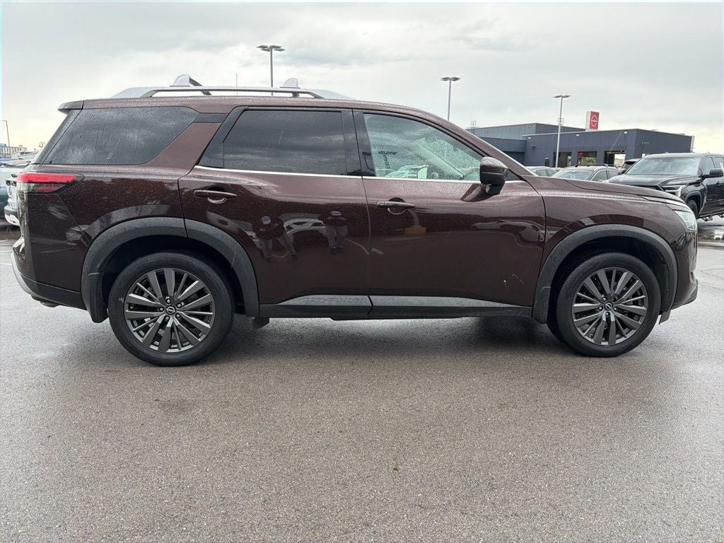 2022 Nissan Pathfinder SL