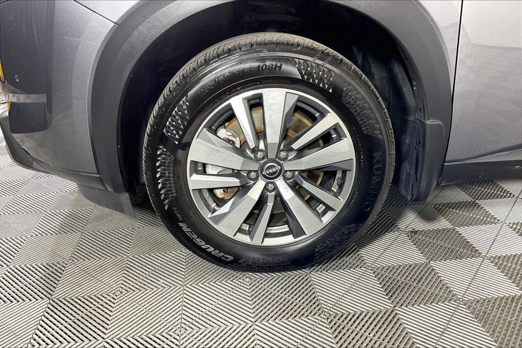 2025 Nissan Pathfinder SL