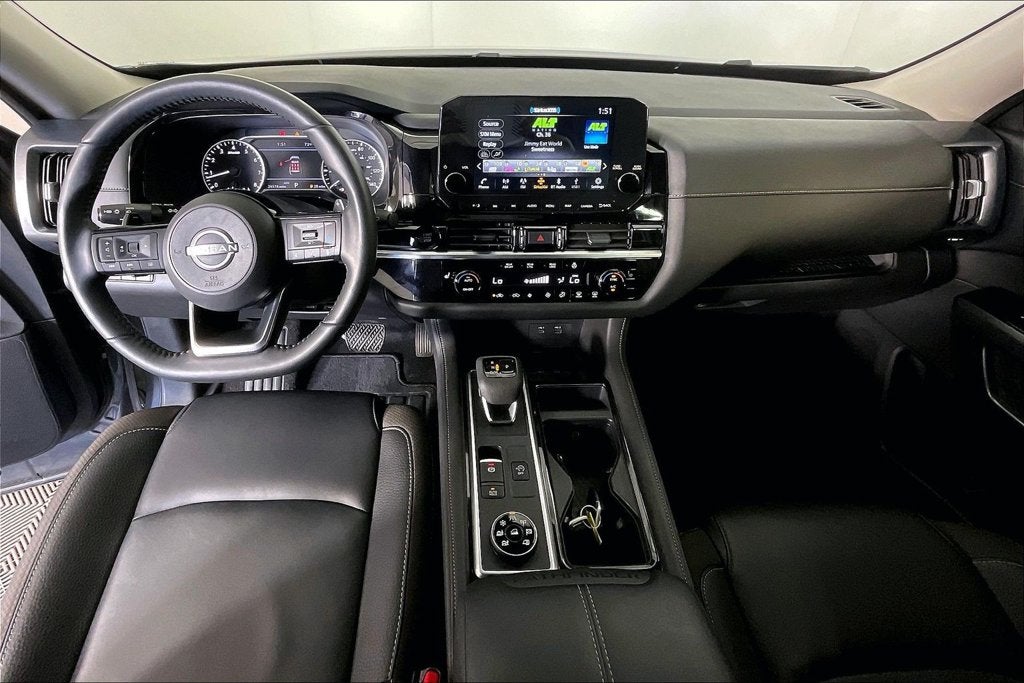 2025 Nissan Pathfinder SL