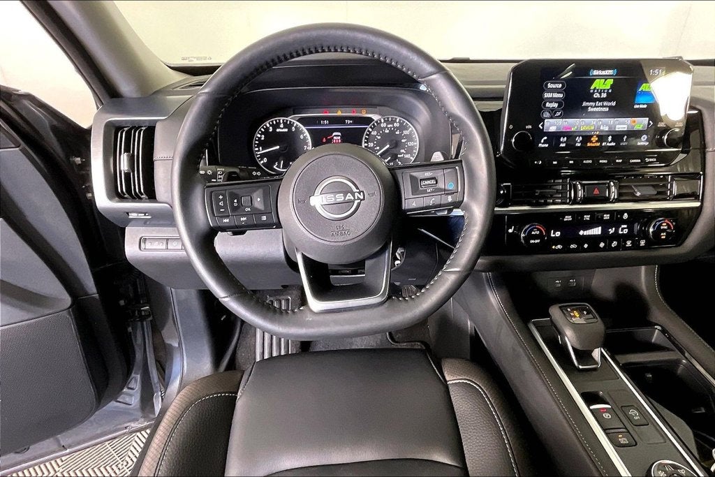 2025 Nissan Pathfinder SL