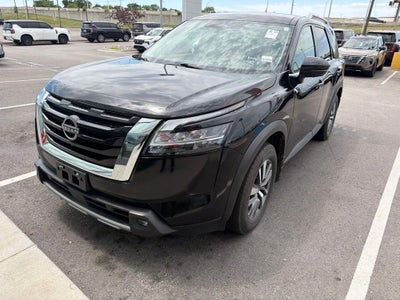 2022 Nissan Pathfinder SL