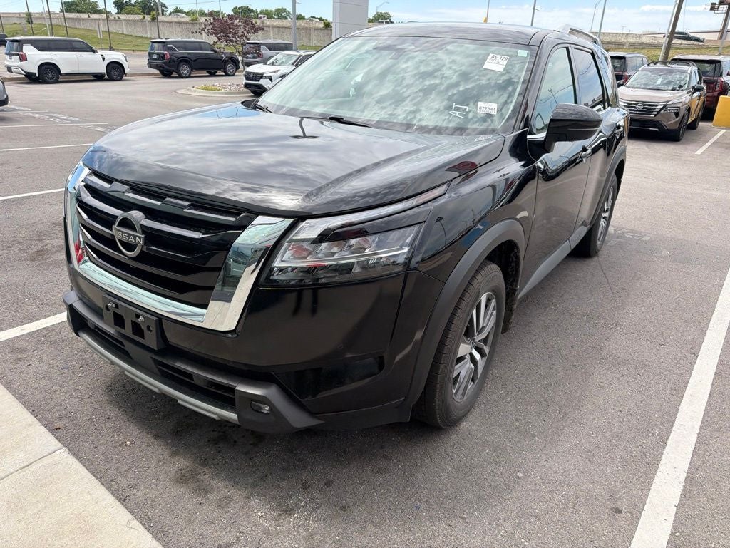 2022 Nissan Pathfinder SL