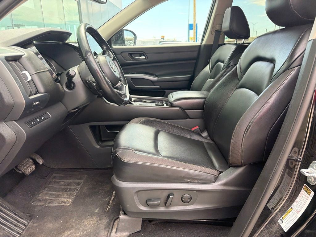 2022 Nissan Pathfinder SL
