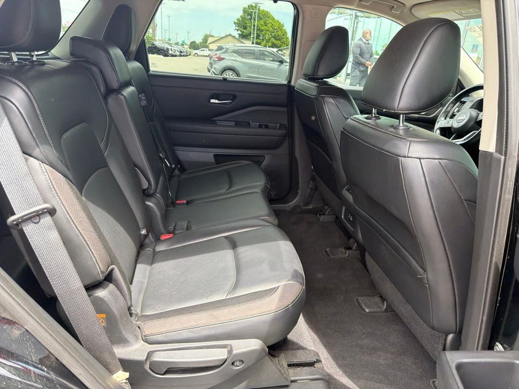 2022 Nissan Pathfinder SL