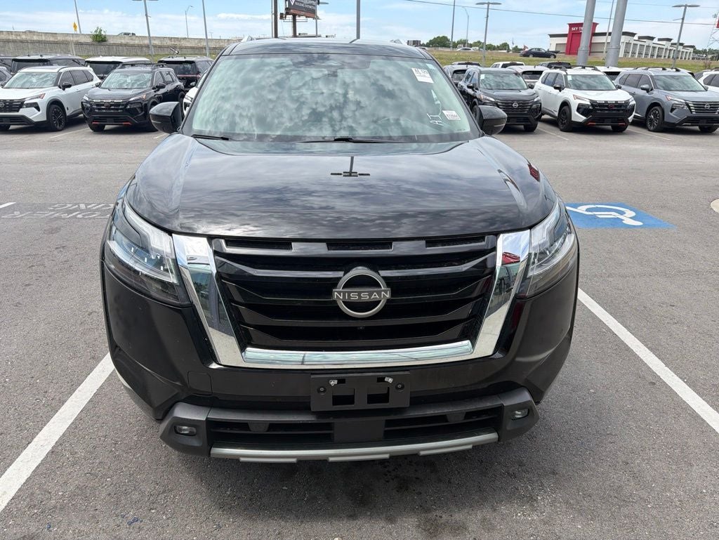 2022 Nissan Pathfinder SL