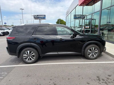 2022 Nissan Pathfinder SL