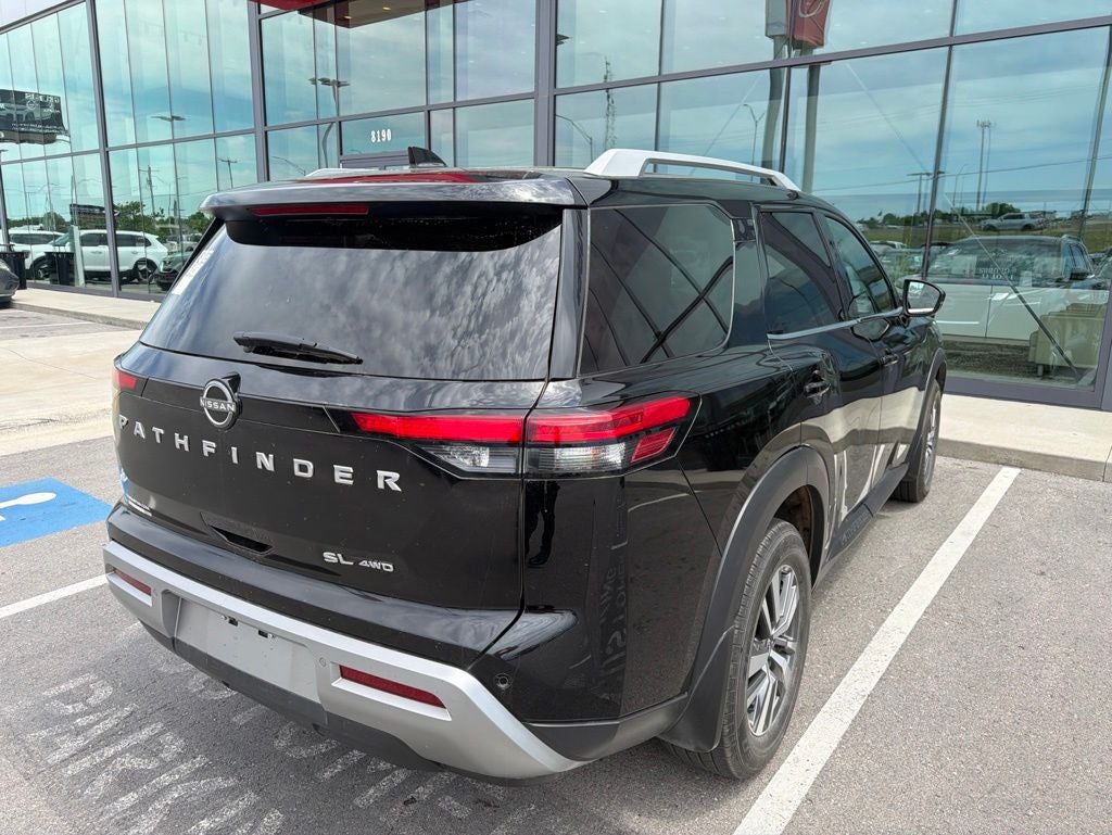 2022 Nissan Pathfinder SL