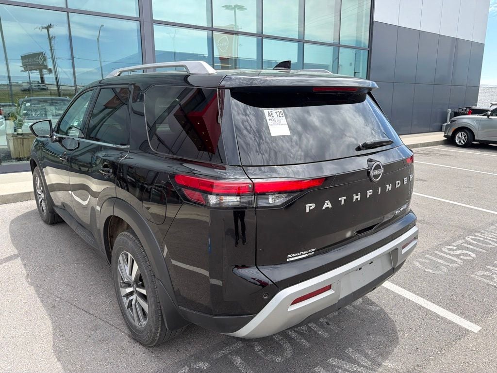 2022 Nissan Pathfinder SL