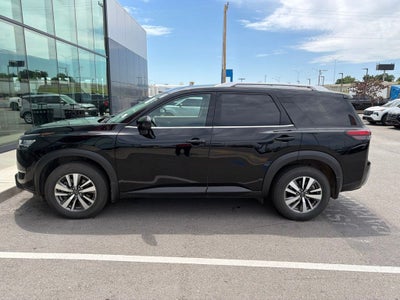 2022 Nissan Pathfinder SL
