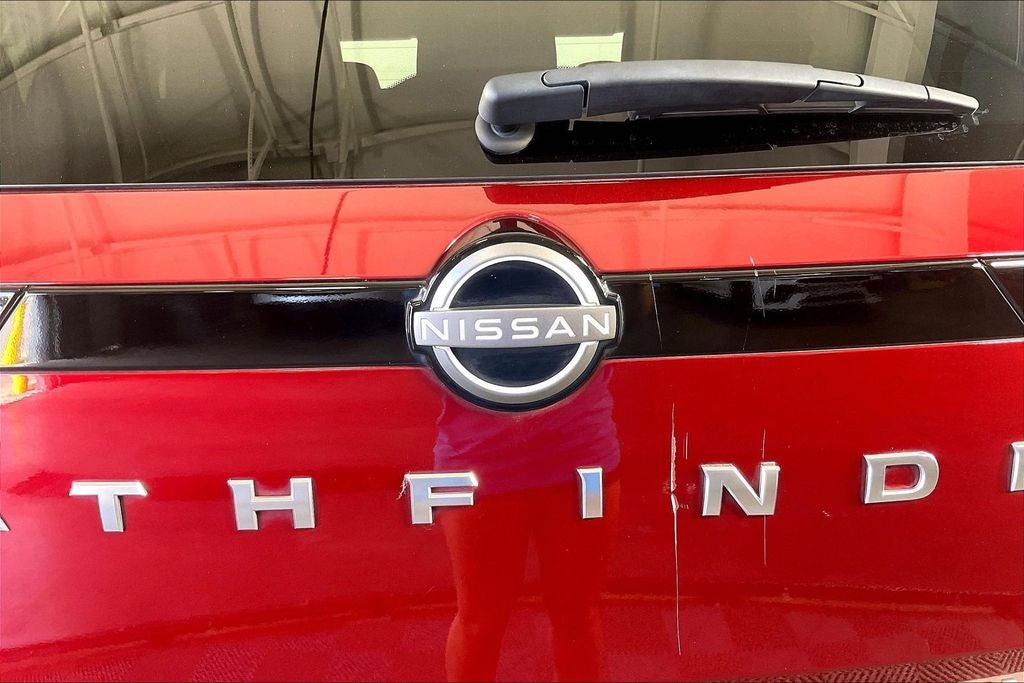 2024 Nissan Pathfinder SL