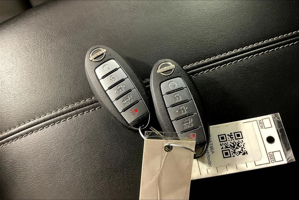 2022 Nissan Pathfinder SL