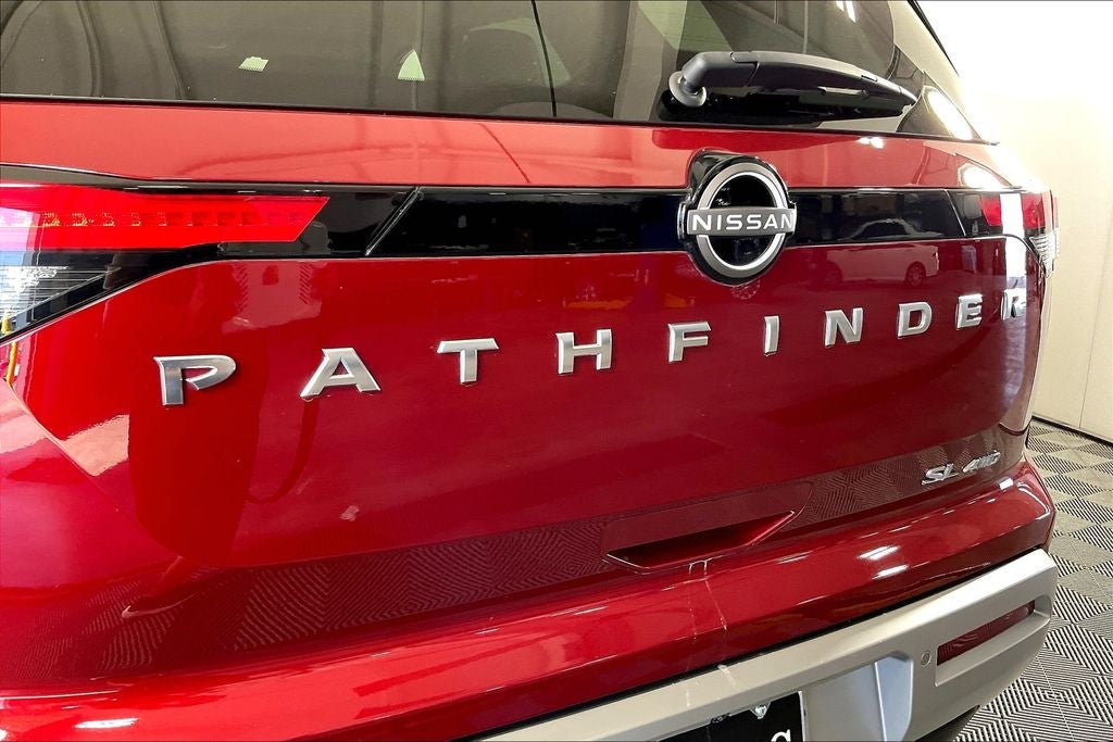 2022 Nissan Pathfinder SL