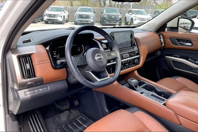 2023 Nissan Pathfinder Platinum