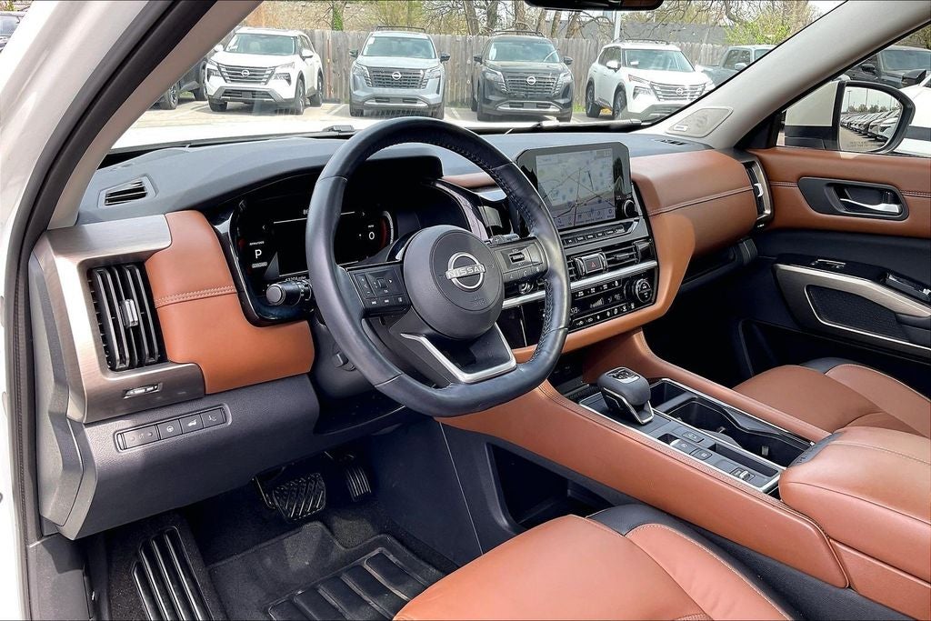 2023 Nissan Pathfinder Platinum