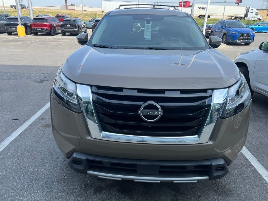 2023 Nissan Pathfinder Platinum