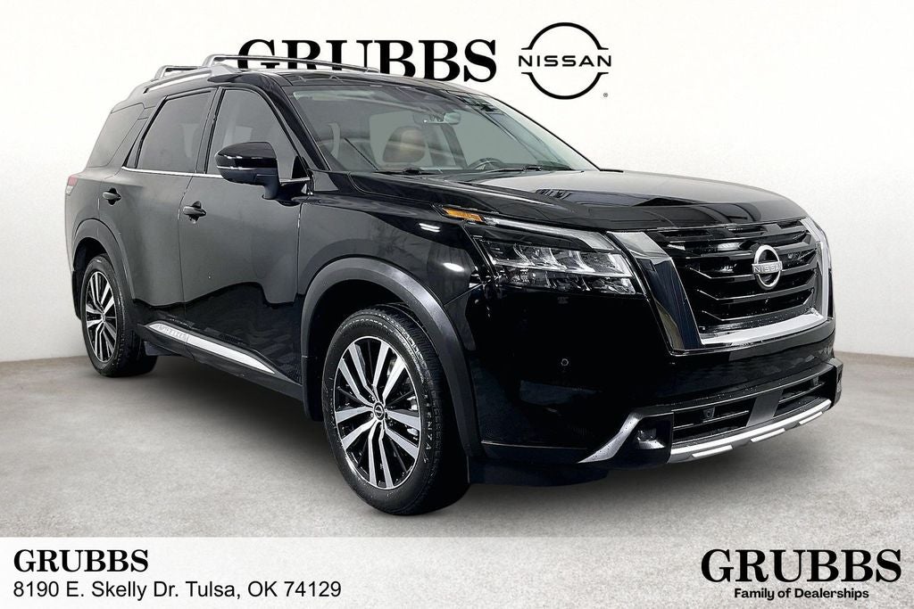 2023 Nissan Pathfinder Platinum 4WD's photo