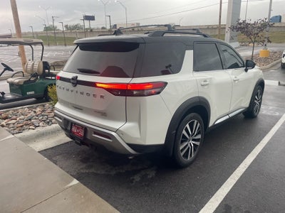 2023 Nissan Pathfinder Platinum