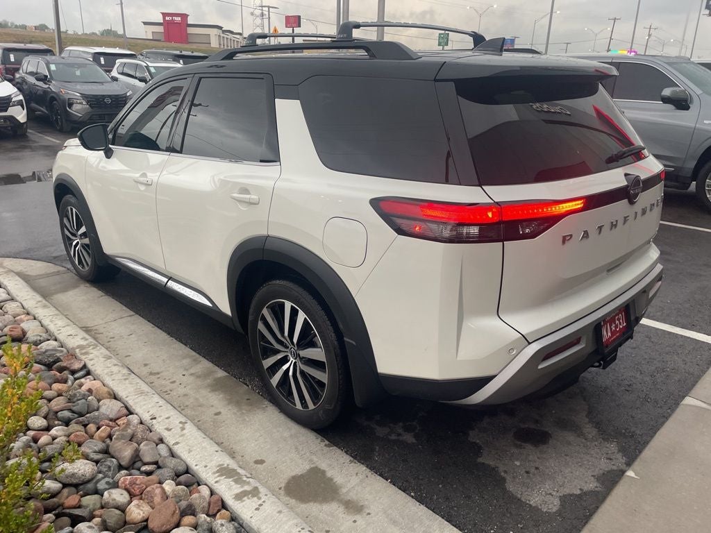2023 Nissan Pathfinder Platinum