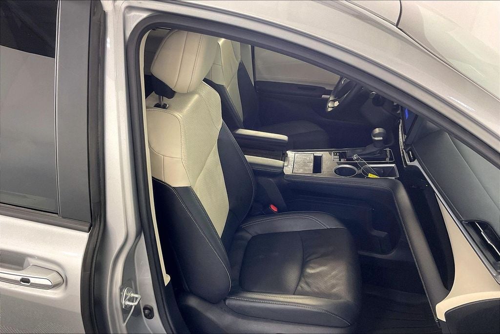 2025 Toyota Sienna Platinum 7 Passenger