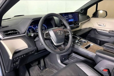 2025 Toyota Sienna Platinum 7 Passenger