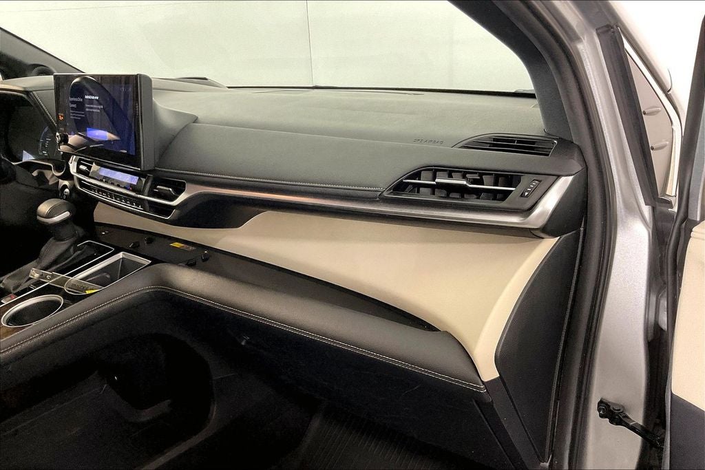 2025 Toyota Sienna Platinum 7 Passenger
