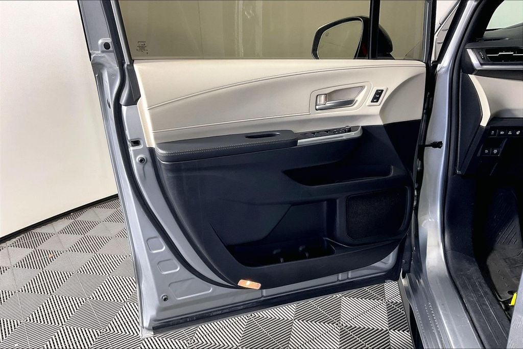 2025 Toyota Sienna Platinum 7 Passenger