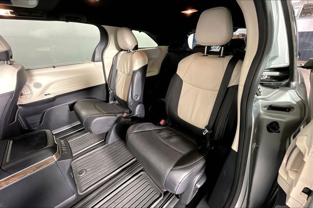 2025 Toyota Sienna Platinum 7 Passenger