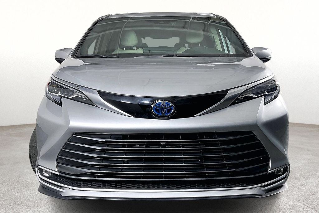 2025 Toyota Sienna Platinum 7 Passenger